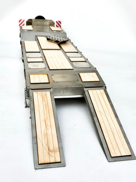 FM 3-Achs-Schwerlast-Tieflader mit Radaussparungen